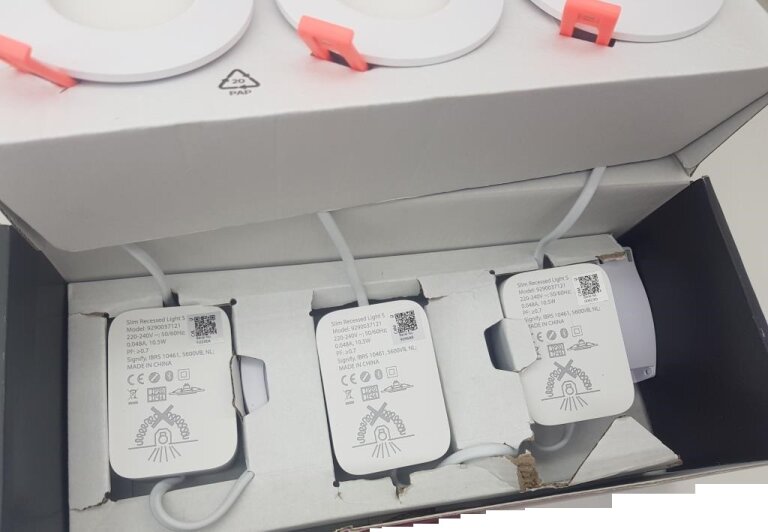 PHILIPS HUE White and color wąska oprawa podtynkowa 90 mm SMART  (7)